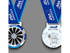 What are the main reasons for the discoloration of Zhongshan medals?