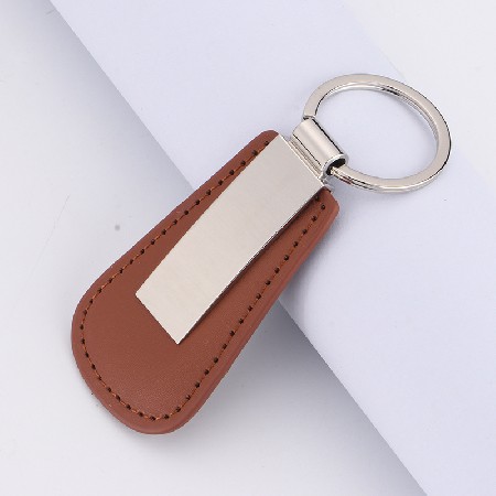 Wholesale metal leather keychains for men and women's bags, hanging accessories, car hanging accessories, small gifts, creative keychains for companies