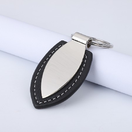 Fashion leather keychain creative and minimalist small gift car accessories keychain processing