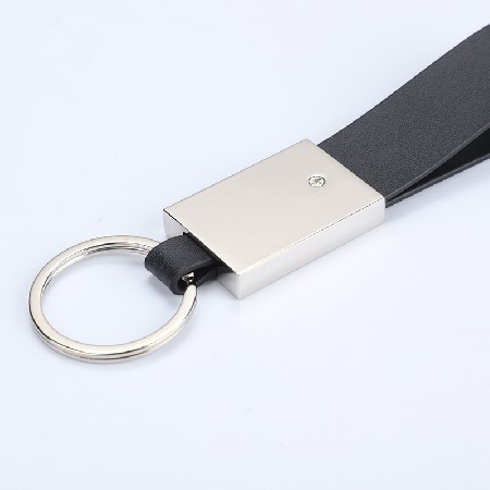 Black leather decorative metal keychain creative car accessories gift keychain processing wholesale